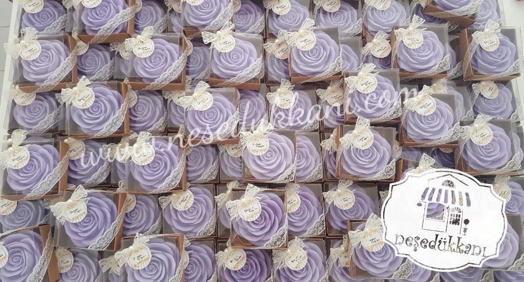 alt="büyük gül-1"