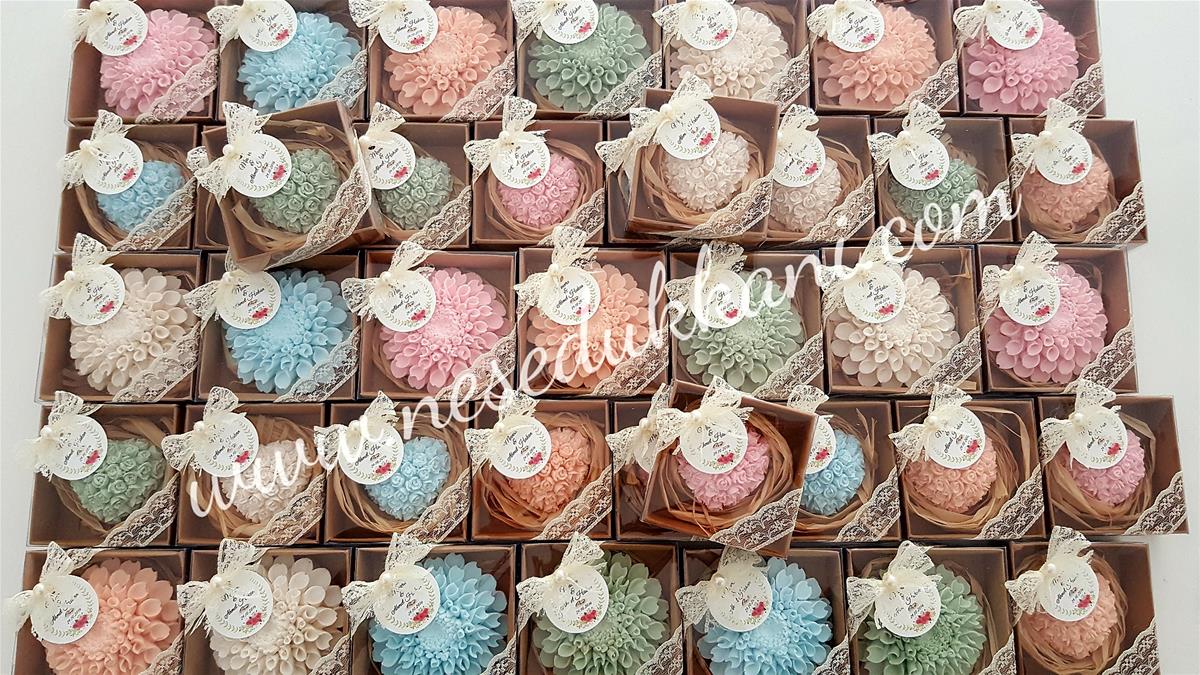 alt="kokulu taş çiçekler"