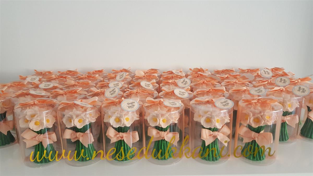 alt="kokulu taş çiçek buketi"